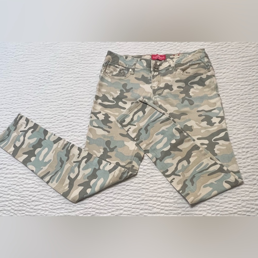 🥇 Almost Famous Slim Fit Camo Jeans Size 7